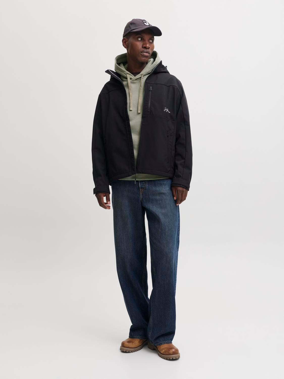 model_shot-front_full